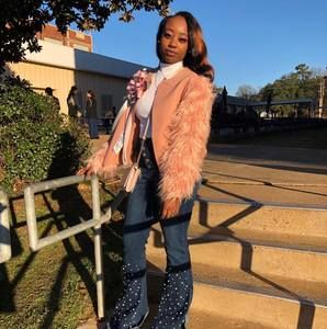 Meet your Posher, Amari